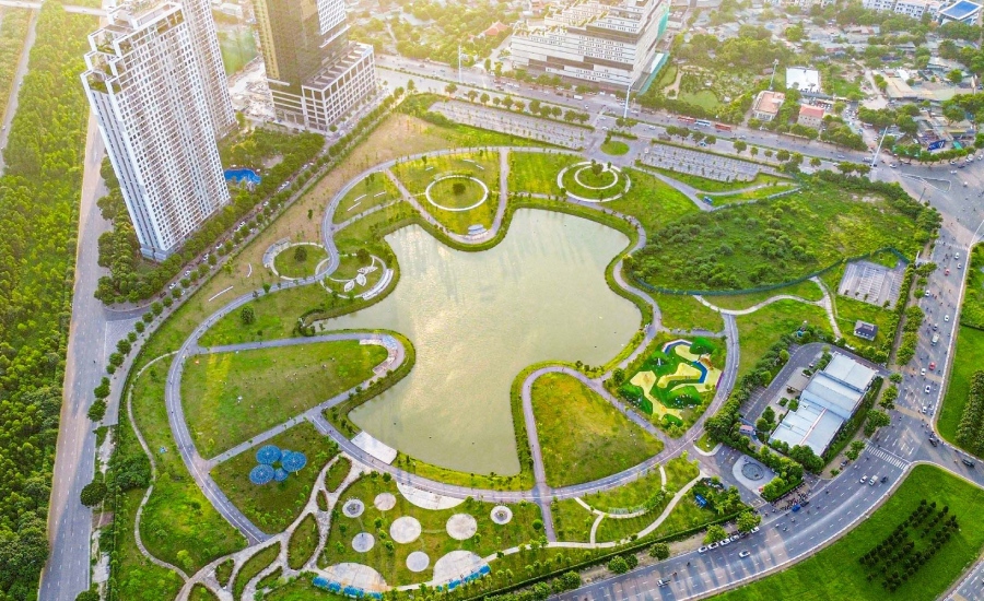gan lumi hanoi di choi o cong vien me tri
